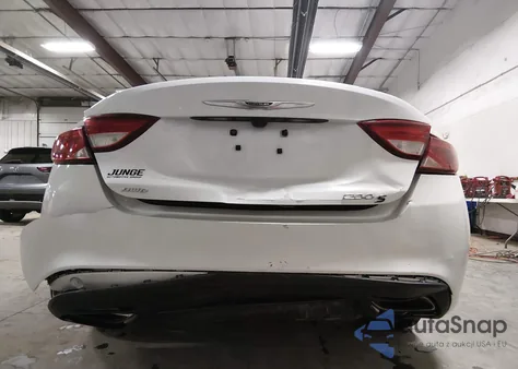 2015 Chrysler 200 S z USA, uszkodzony, nr VIN 1C3CCCDG3FN673829